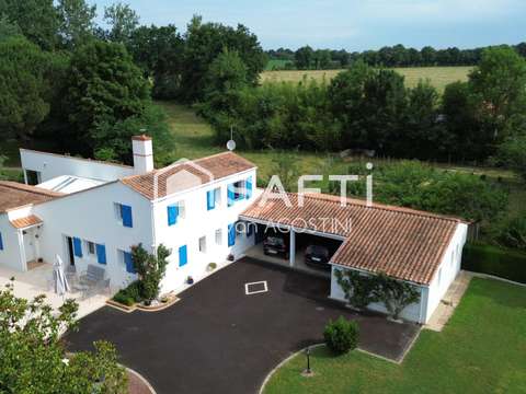 Vente maison 10 pièces Beaulieu-sous-la-Roche 85