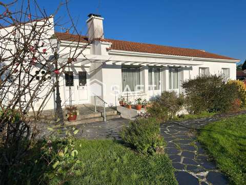 Vente maison 12 pièces Beauvoir-sur-Mer 85