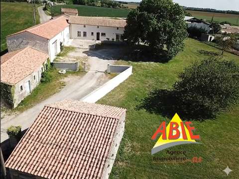 Vente maison 7 pièces Benet 85