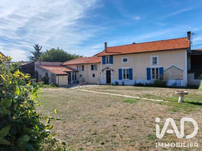 Maison 5 pièces 158 m² · à Bessé · 158 m² · 137 000 €