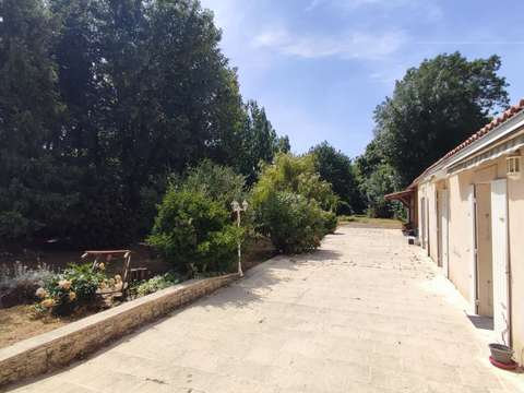 Vente maison 8 pièces Bouhet 17