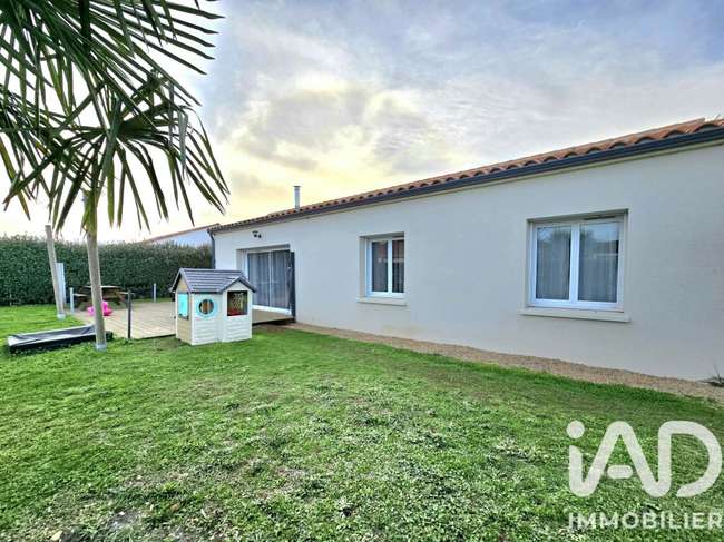 Maison 5 pièces 96 m² · à Essarts-en-Bocage · 96 m² · 235 000 €