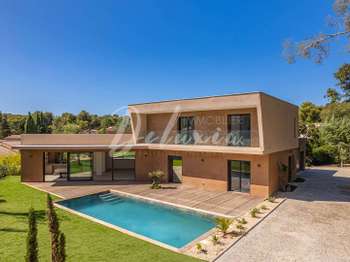Vente maison 8 pièces Boulouris 83