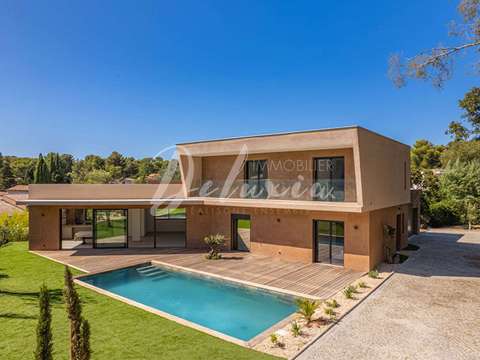 Vente maison 8 pièces Boulouris 83