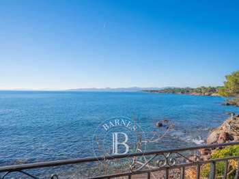 Vente maison 11 pièces Boulouris 83