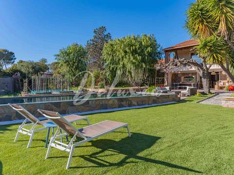 Vente maison 7 pièces Boulouris 83