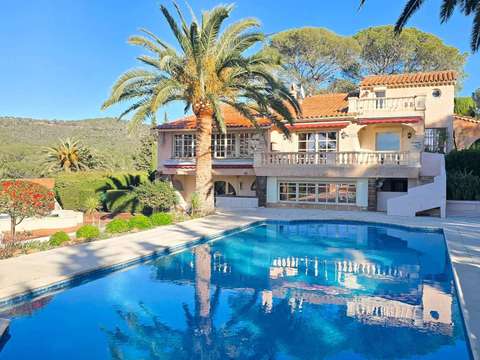 Vente maison 9 pièces Boulouris 83