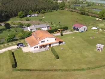 Vente maison 12 pièces Bussac-Forêt 17