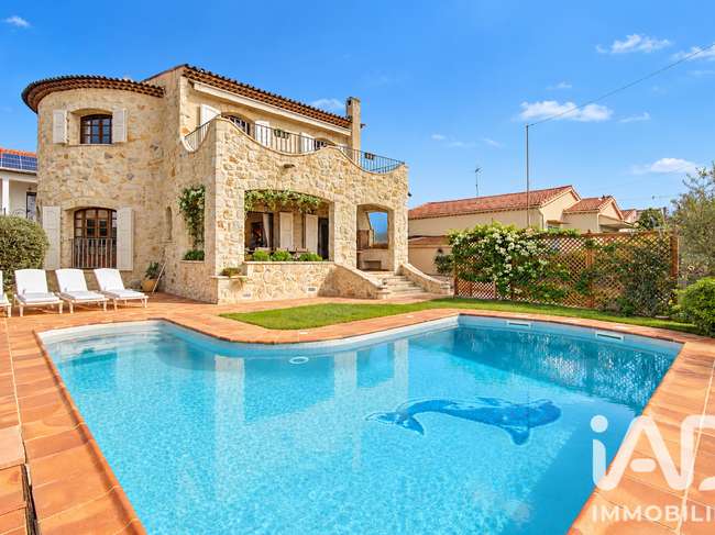 Maison 6 pièces 216 m² · à Cagnes-sur-Mer · 216 m² · 980 000 €