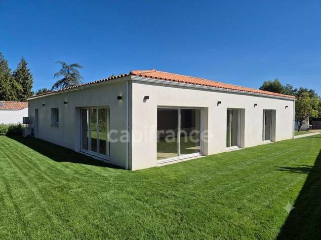 Maison 4 pièces 141 m² · à Chaillevette · 141 m² · 414 900 €