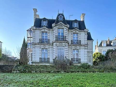 Vente maison 10 pièces Chateau-du-Loir 72