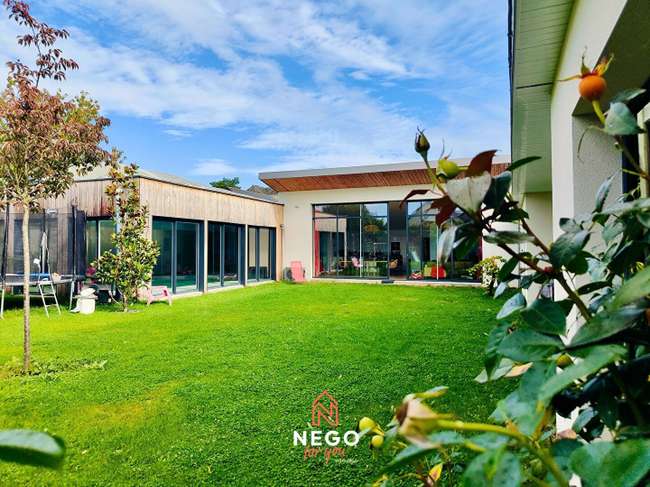 Maison 8 pièces 260 m² · à Château-Gontier-sur-Mayenne · 260 m² · 670 000 €
