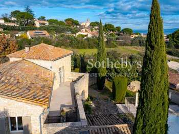 Vente maison 19 pièces Châteauneuf-de-Gadagne 84