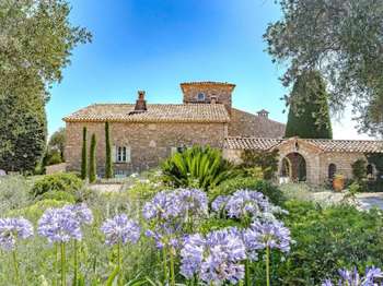 Maison 10 pièces 386 m² · à Châteauneuf-Grasse · 386 m² · 4 490 000 €