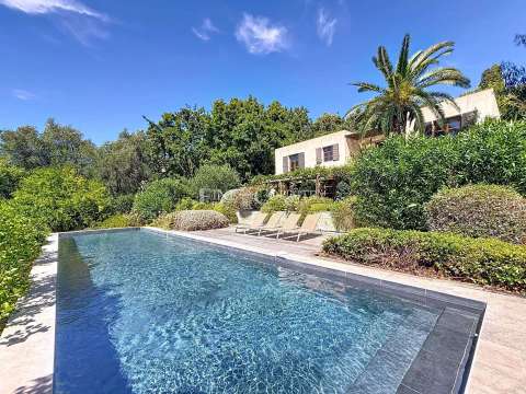 Vente maison 8 pièces Châteauneuf-Grasse 06