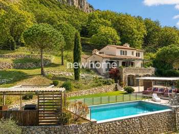 Maison 8 pièces 180 m² · à Châteauneuf-Grasse · 180 m² · 1 450 000 €