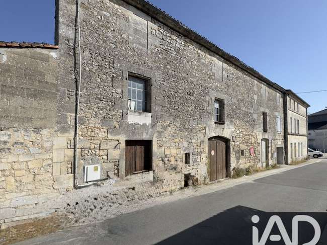 Maison 1 pièce 105 m² · à Châteauneuf-sur-Charente · 105 m² · 27 500 €