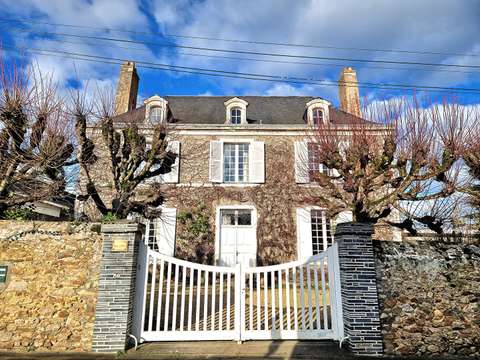 Vente maison 10 pièces Châteauneuf-sur-Sarthe 49