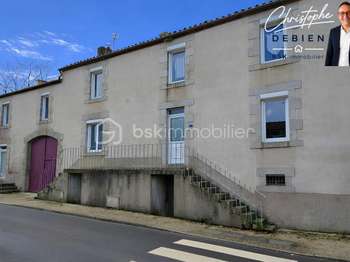 Maison 10 pièces 221 m² · à Chavagnes-en-Paillers · 221 m² · 284 500 €