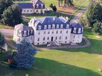 Maison 21 pièces 1389 m² · à Chazemais · 1 389 m² · 1 880 000 €