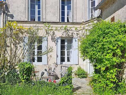 Vente maison 9 pièces Chenac-Saint-Seurin-d'Uzet 17