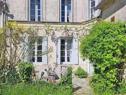 Vente maison 9 pièces Chenac-Saint-Seurin-d'Uzet 17