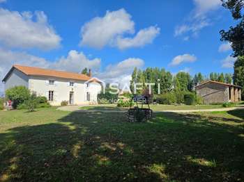 Maison 6 pièces 270 m² · à Cherveux · 270 m² · 335 000 €