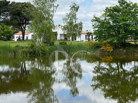 Vente maison 10 pièces Coëx 85