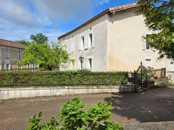 Vente maison 7 pièces Condéon 16