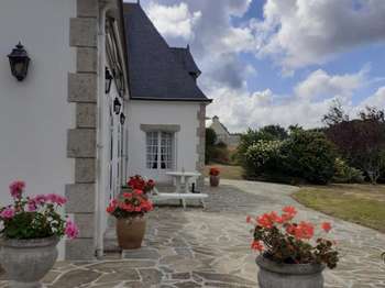 Maison 8 pièces 265 m² · à Confort-Meilars · 265 m² · 408 500 €