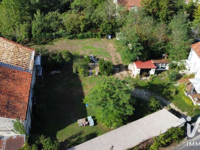 Maison 9 pièces 240 m² · à Coulgens · 240 m² · 398 000 €