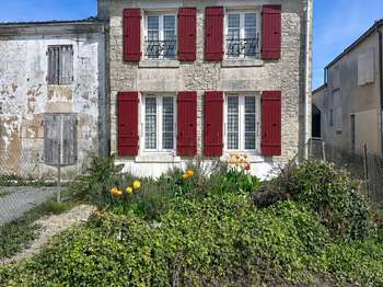 Maison 5 pièces 270 m² · à Courçon · 270 m² · 240 000 €