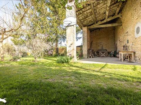 Vente maison 8 pièces Cramchaban 17