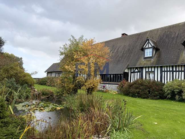 Maison 8 pièces 288 m² · à Critot · 288 m² · 499 000 €