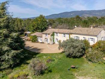 Maison 331 m² · à Cucuron · 331 m² · 1 690 000 €