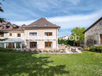 Vente maison 8 pièces Divonne-les-Bains 01