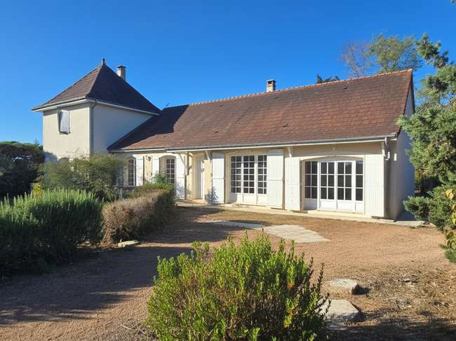 Maison 8 pièces 162 m² · à Dun-sur-Auron · 162 m² · 179 900 €