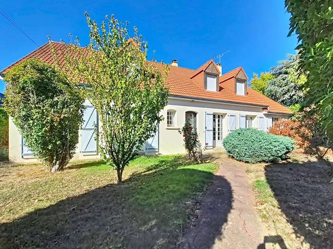Maison 8 pièces 178 m² · à Entrammes · 178 m² · 295 000 €