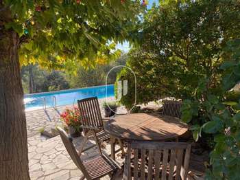 Maison 13 pièces 330 m² · à Entrecasteaux · 330 m² · 1 050 000 €