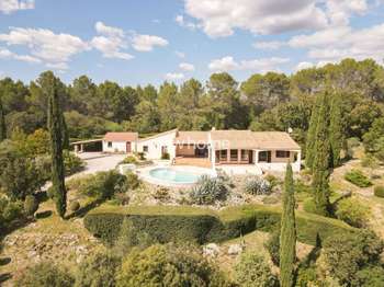 Maison 5 pièces 152 m² · à Entrecasteaux · 152 m² · 699 000 €