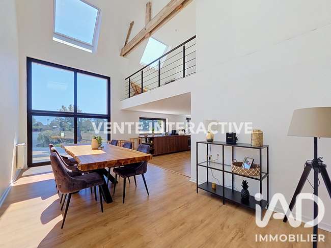 Maison 8 pièces 197 m² · à Équilly · 197 m² · 360 000 €