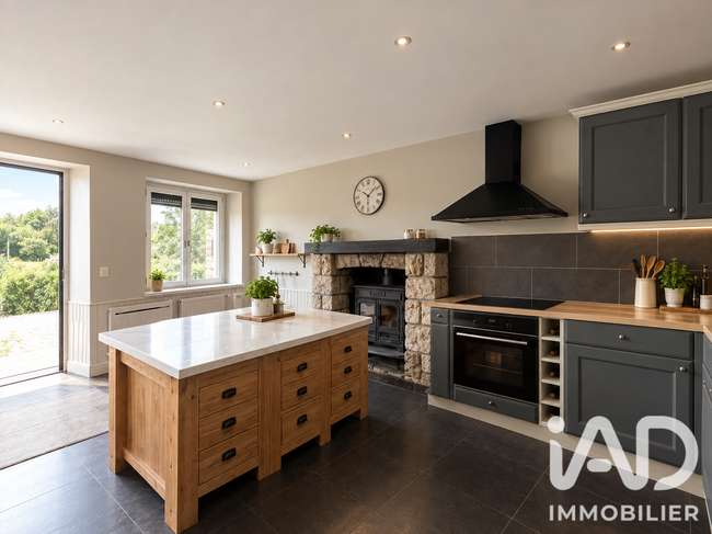 Maison 6 pièces 153 m² · à Éréac · 153 m² · 165 500 €