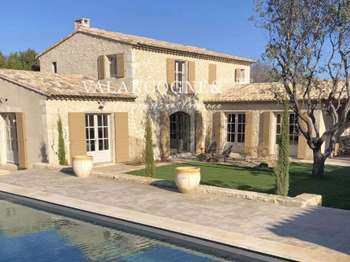 Maison 6 pièces 162 m² · à Eygalières · 162 m² · 2 425 000 €