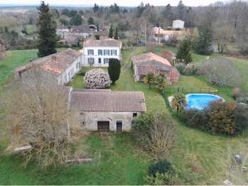 Vente maison 8 pièces Fenioux 17