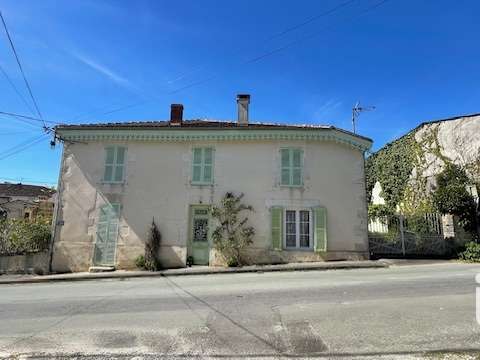 Vente maison 7 pièces Fontaine-Chalendray 17