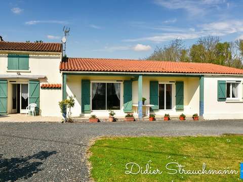 Vente maison 8 pièces Forges 17