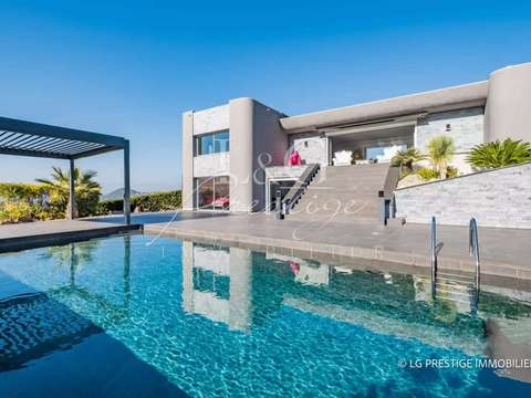 Vente maison 8 pièces Fréjus 83