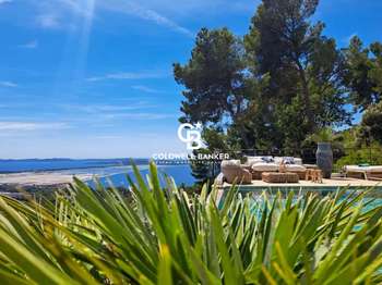 Vente maison 9 pièces Giens 83