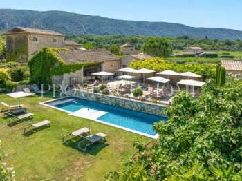 Maison 18 pièces 80 m² · à Gordes · 80 m² · 3 300 000 €