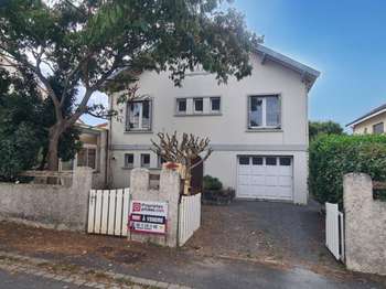 Maison 8 pièces 174 m² · à Gorges · 174 m² · 236 500 €
